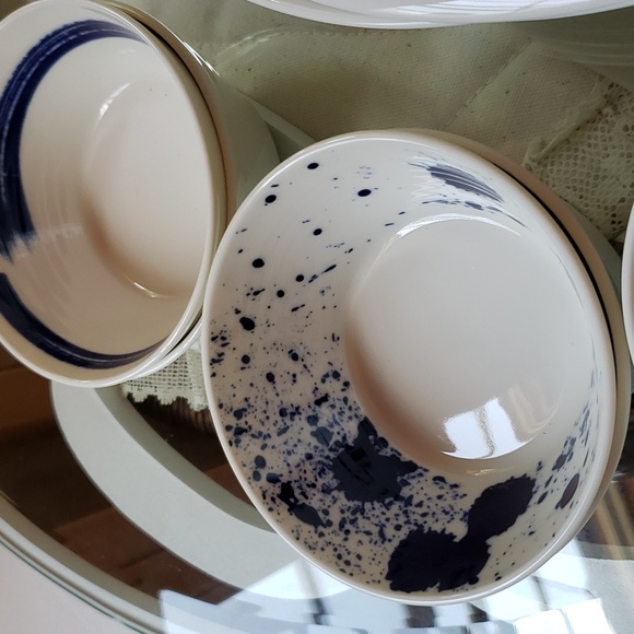 Royal Doulton Pacific Splash Two Place Settings - Picture 4 of 9